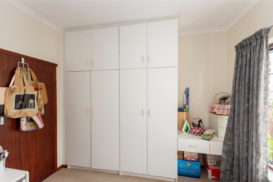 5 Bedroom Property for Sale in Middedorp Western Cape